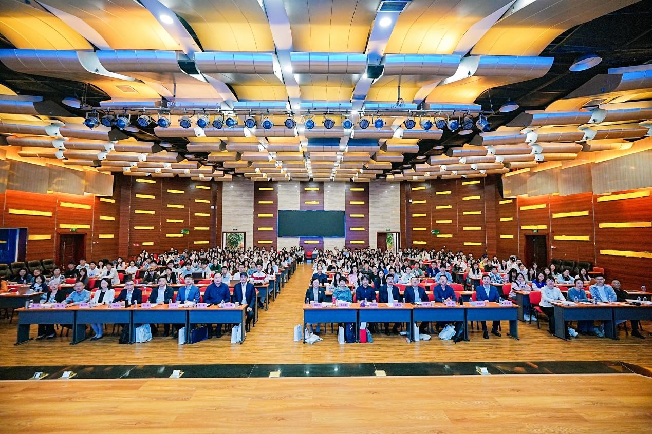 太阳成tyc7111cc成功举办智慧城市与数字公共治理研讨会